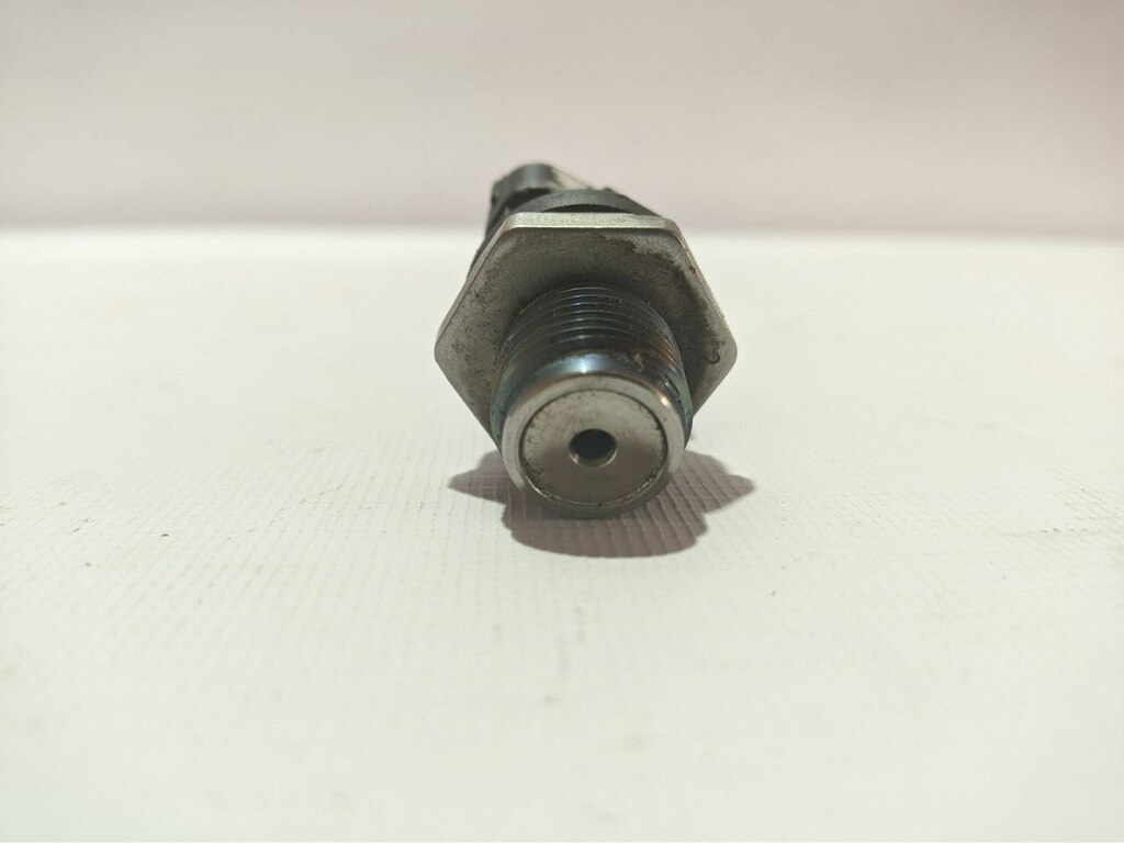датчик давления топлива D2066 б/у - 2